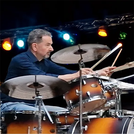 Herm Verbeek — drums bij No Doctors